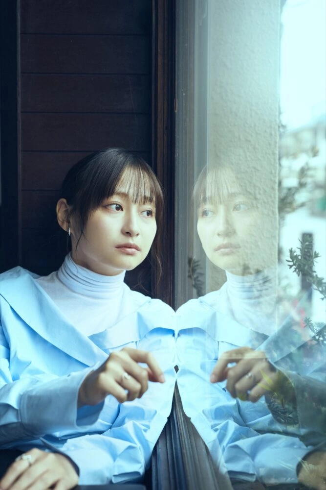 影山優佳 エッセイ集『影まで愛して』