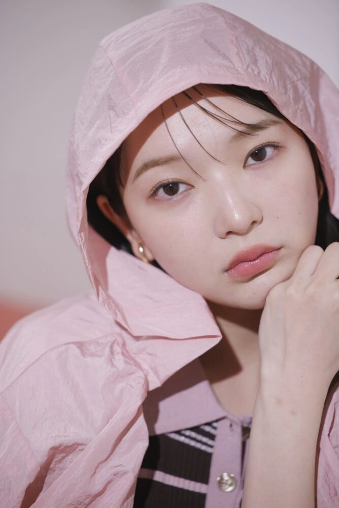 LAGUNAMOON - MODERN IN COLOR starring MEI TANAKA