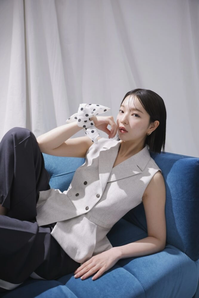 LAGUNAMOON - MODERN IN COLOR starring MEI TANAKA