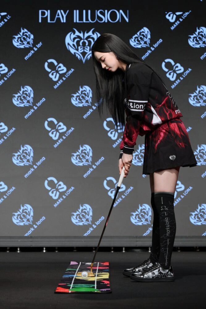 KARINA × MARK & LONA 新アンバサダー就任 & 新CM『PLAY ILLUSION』公開記者発表会