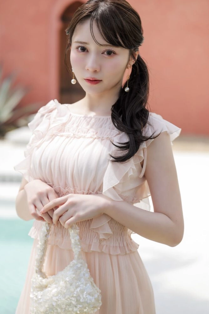 LILLIAN CARAT - Romantic Escape