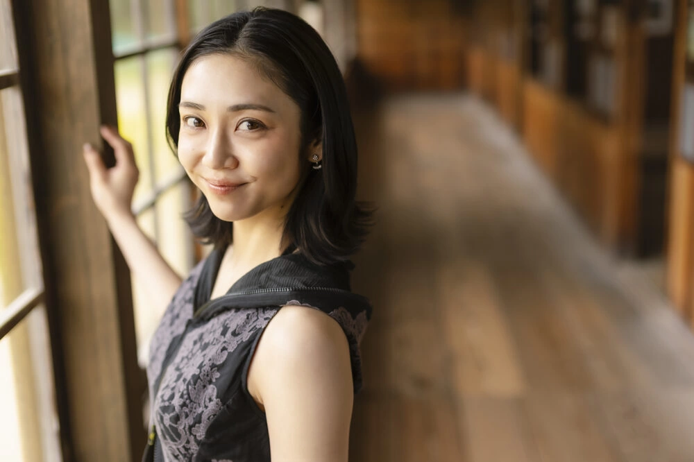 山谷花純写真集「遠距離、現在此。」