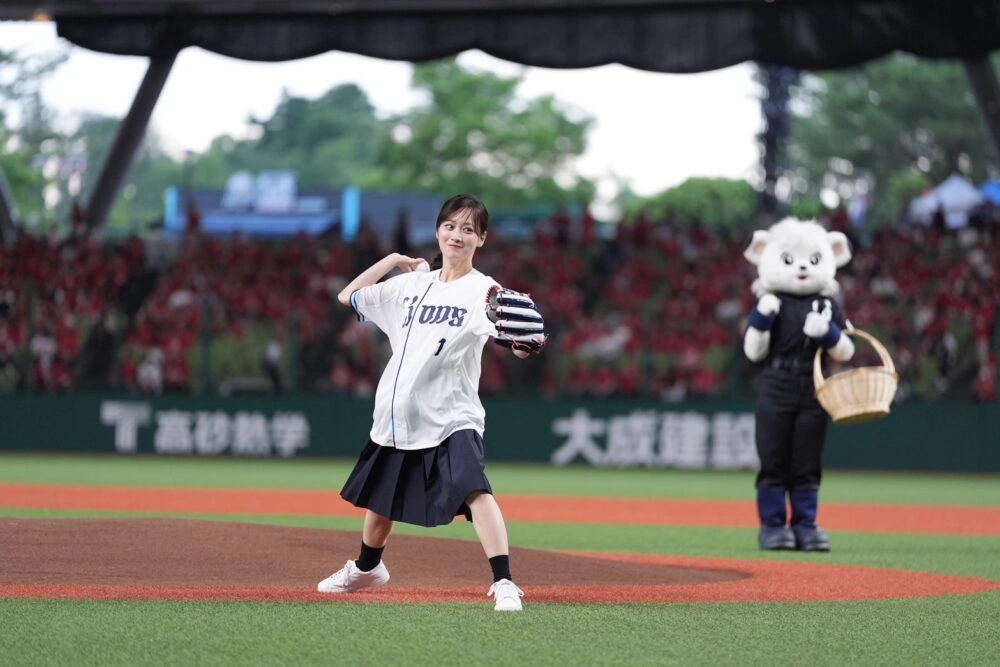 山下美月 セレモニアルピッチ