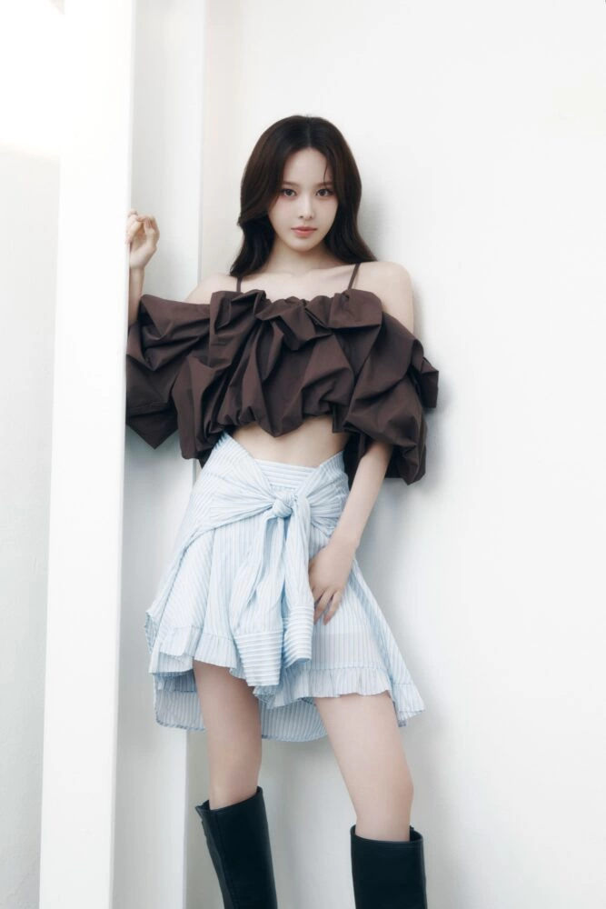 FRAY I.D STARRING. BANG JEE MIN / izna ISSUE 1 / NEWTOPIA
