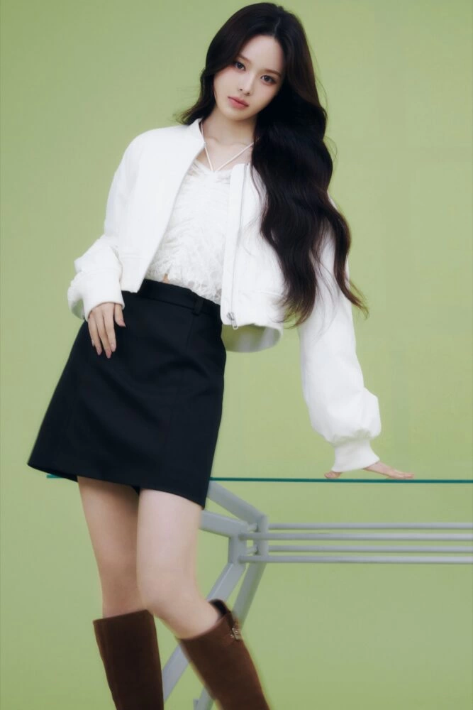 FRAY I.D STARRING. BANG JEE MIN / izna ISSUE 1 / NEWTOPIA