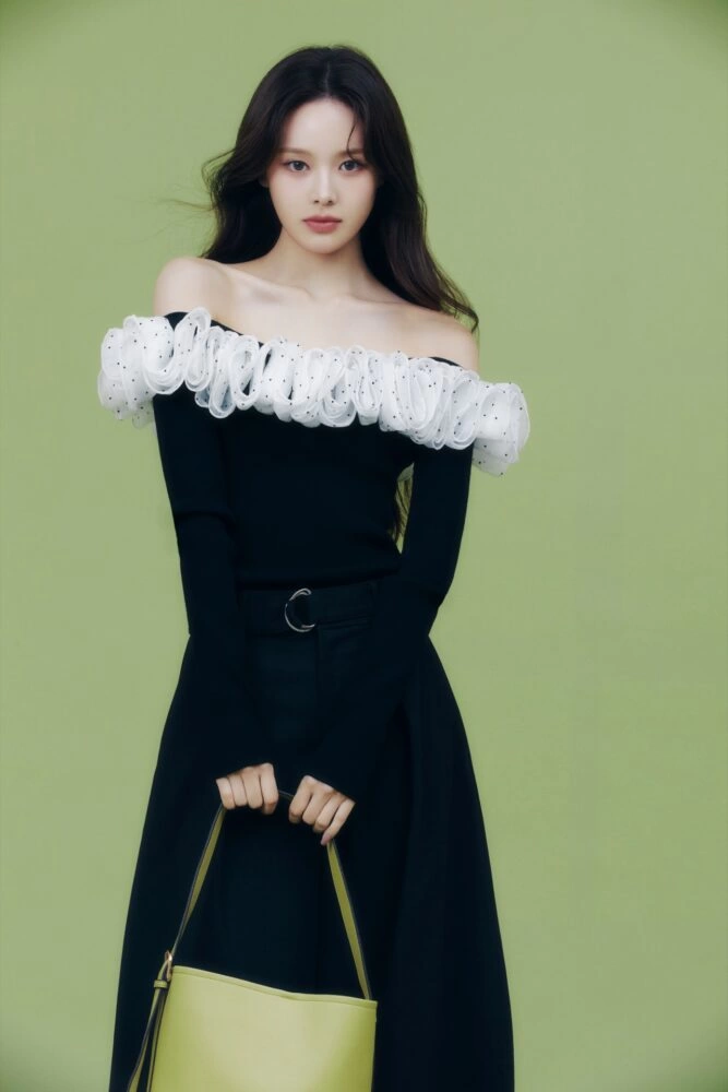 FRAY I.D STARRING. BANG JEE MIN / izna ISSUE 1 / NEWTOPIA