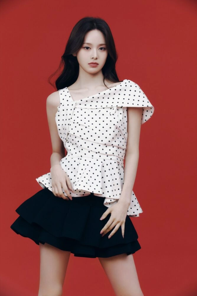FRAY I.D STARRING. BANG JEE MIN / izna ISSUE 1 / NEWTOPIA