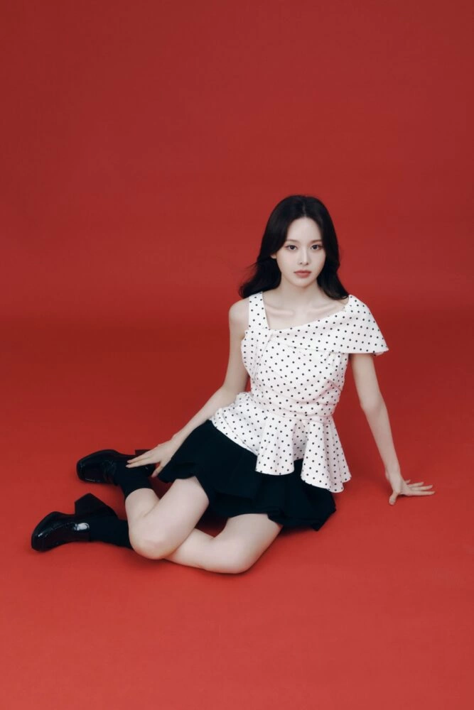 FRAY I.D STARRING. BANG JEE MIN / izna ISSUE 1 / NEWTOPIA