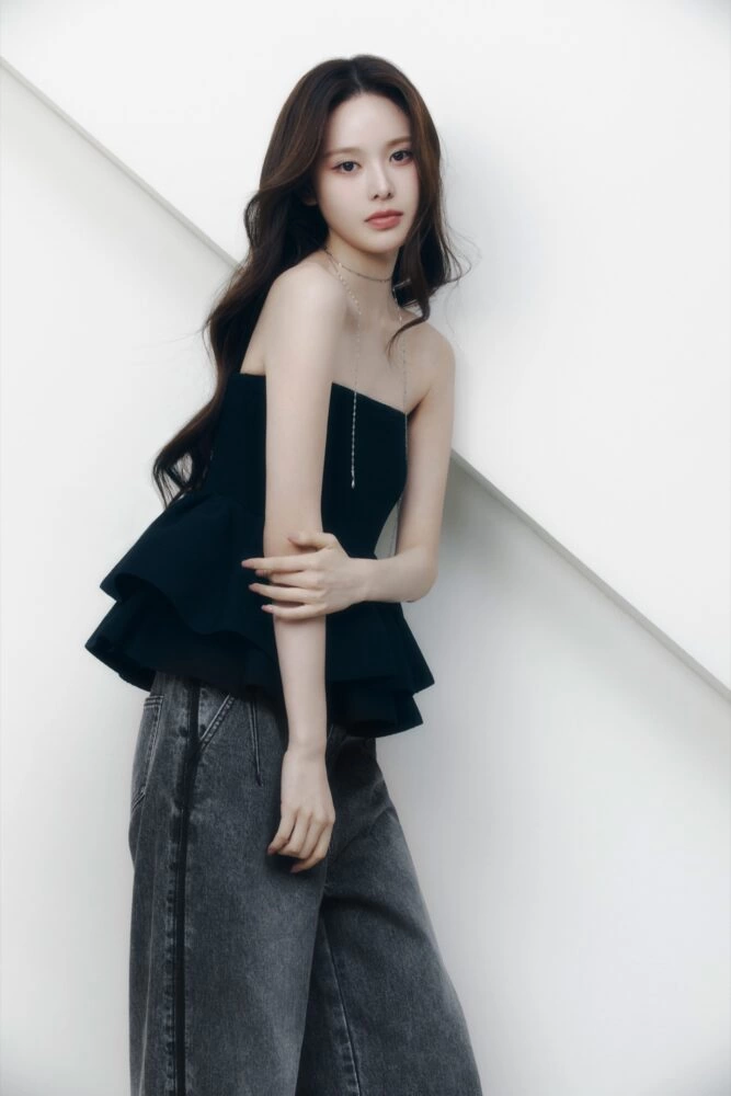 FRAY I.D STARRING. BANG JEE MIN / izna ISSUE 1 / NEWTOPIA
