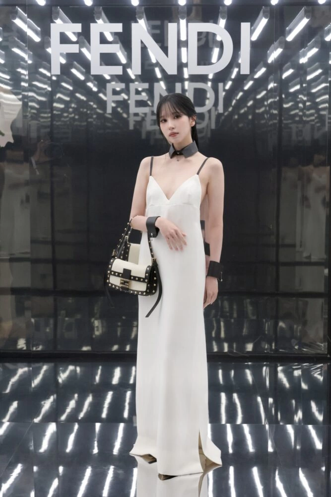 Fendi SS27 Show_Mina
